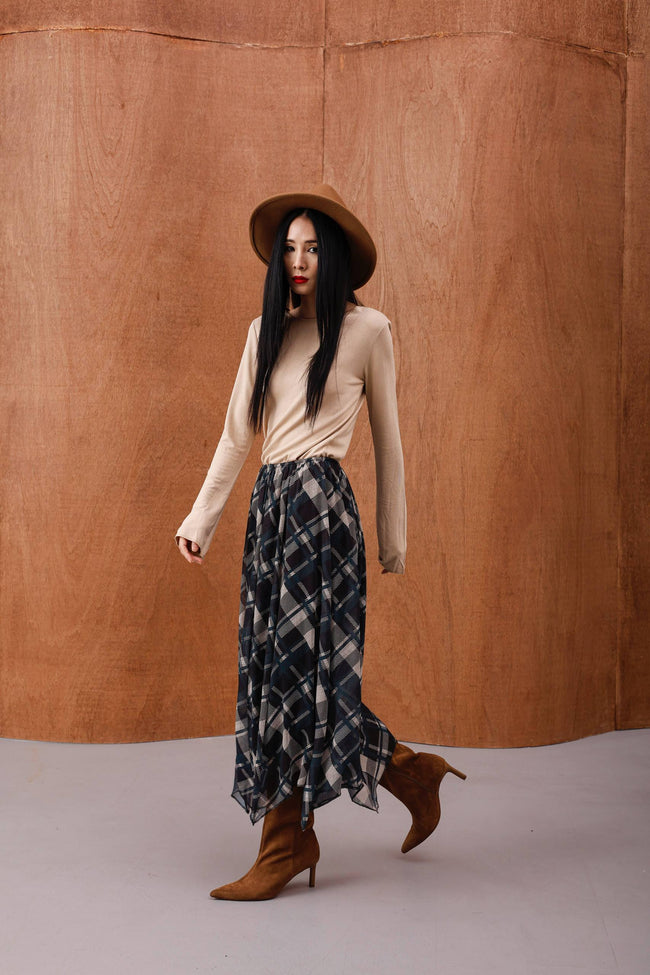 Asimetrik kesim tül midi etek